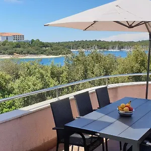 Seafront Apartment Pula