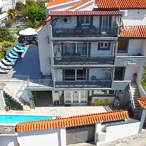 Naomi Apartment Split