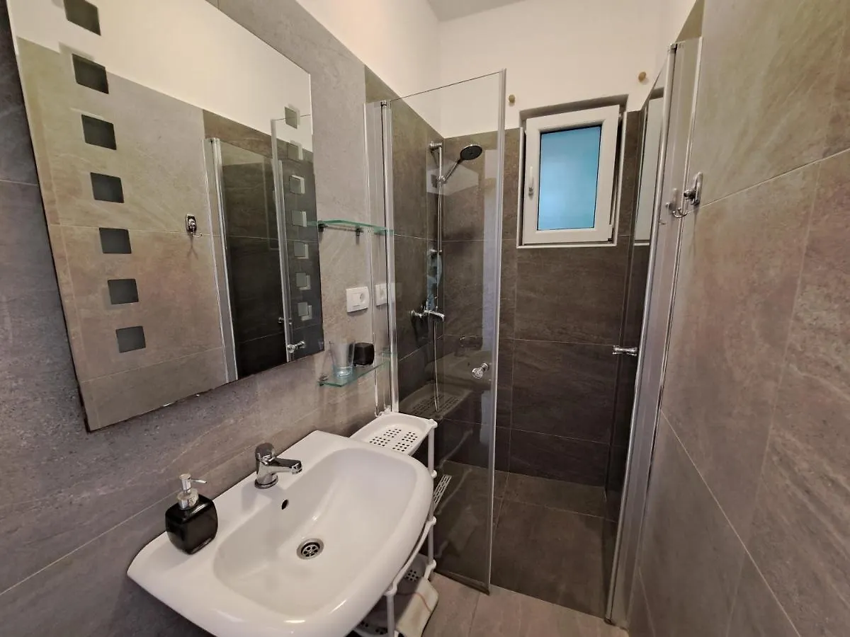 Apartments Sersic Baska I