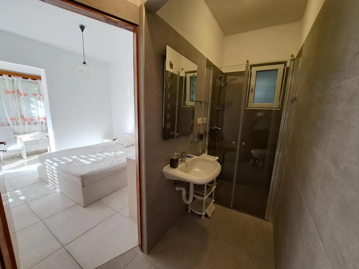 Apartments Sersic Baska I