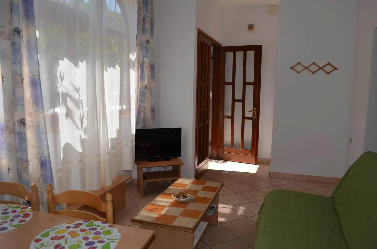 Apartments Sersic Baska I