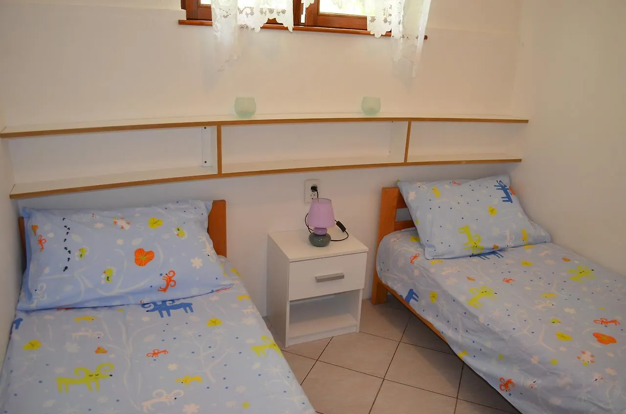Apartments Sersic Baska I 克罗地亚