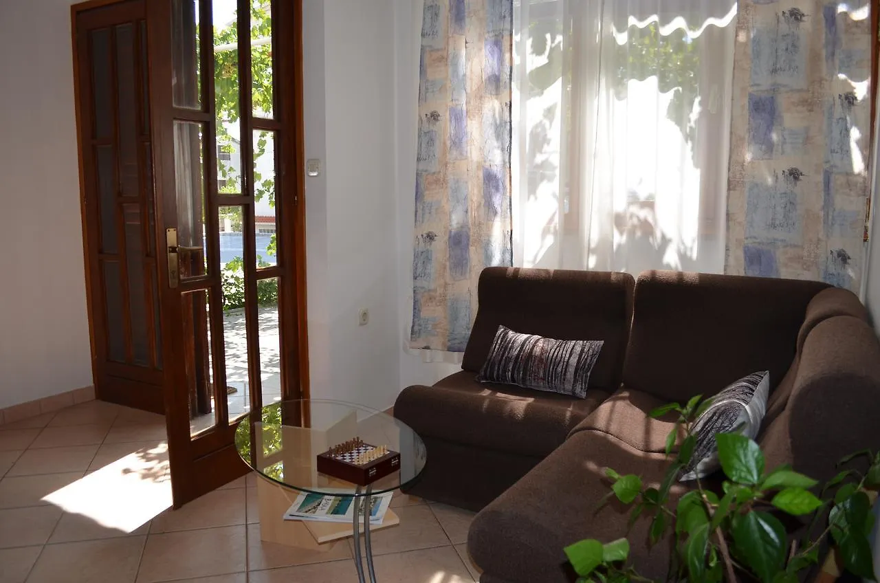 Apartments Sersic Baska I