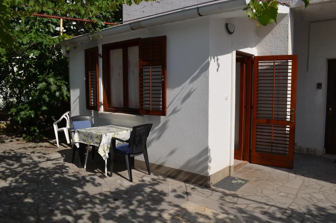 Apartments Sersic Baska I